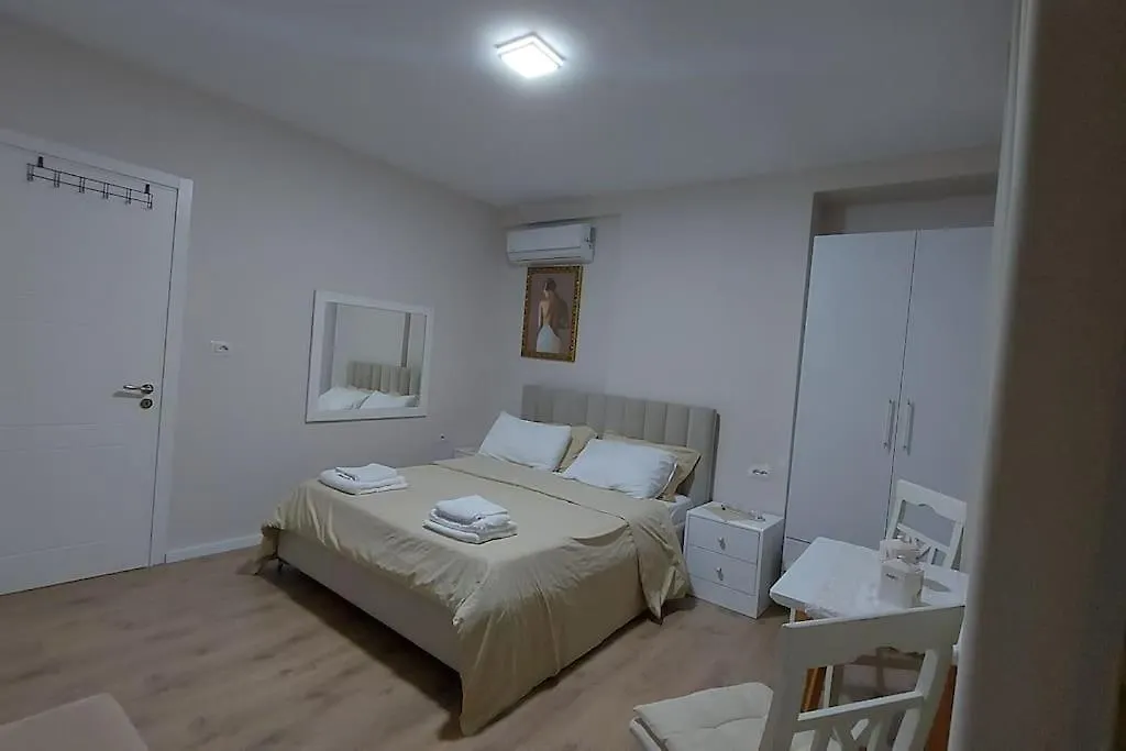 Tranquil Oasis For Two Aparthotel Selita e Vogel Albania